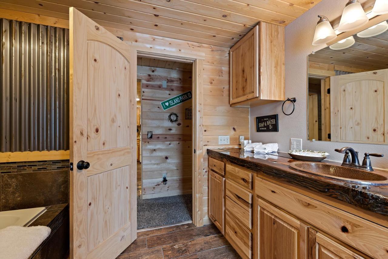 Huckleberry Hollow by KABINO Island Park Exterior foto